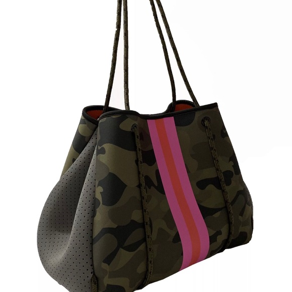 Camo Neoprene Tote - Picture 6 of 7